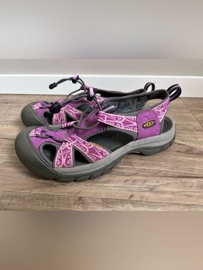 KEEN purple patterned Venice H2 women's outdoor water sandals hiking outdoorsy